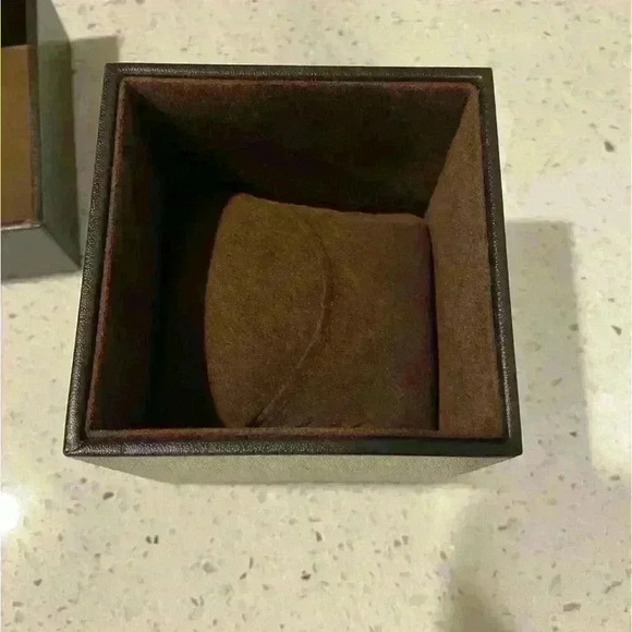 Michael Kors Watch Box - Picture 4 of 5